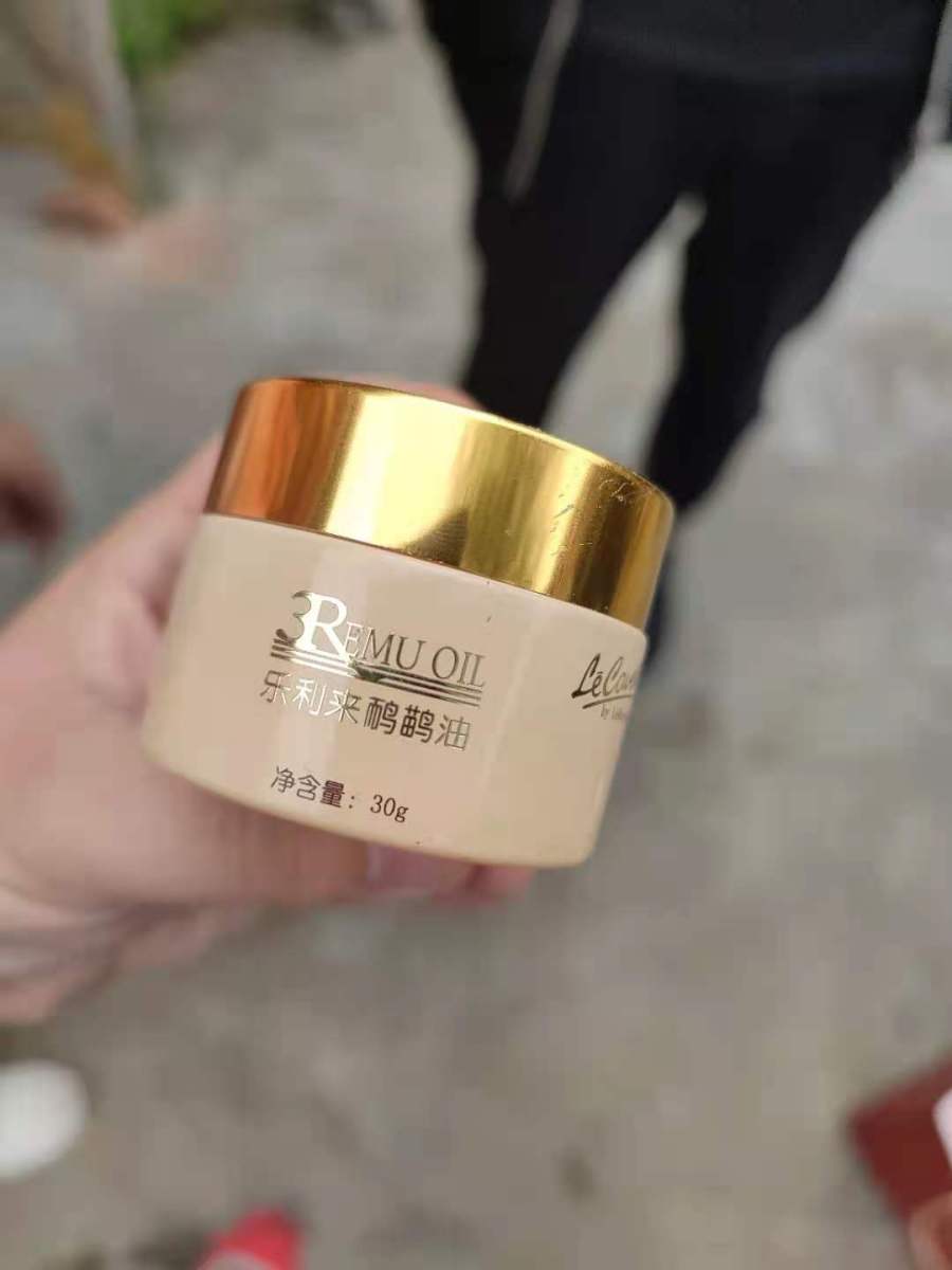 老人保健品骗局固体饮料,老人万元买神药家属发现是饮料