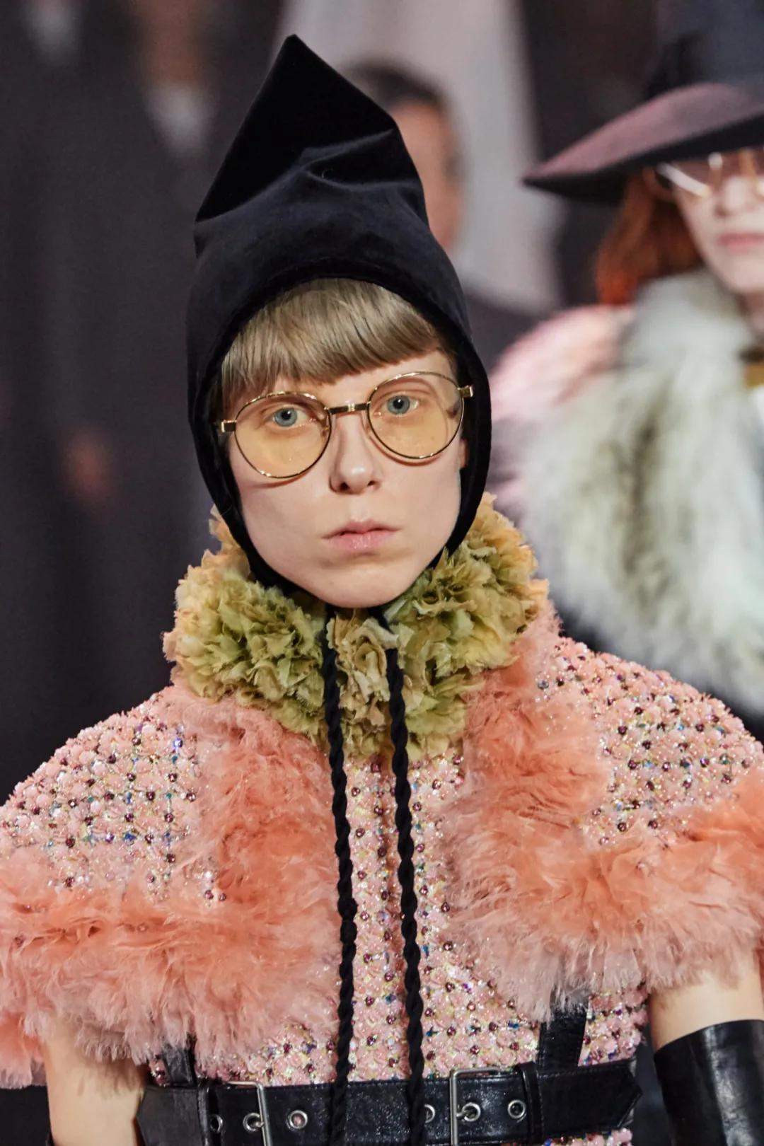 lisa的发际线变高了,lisa发际线为什么看着不高