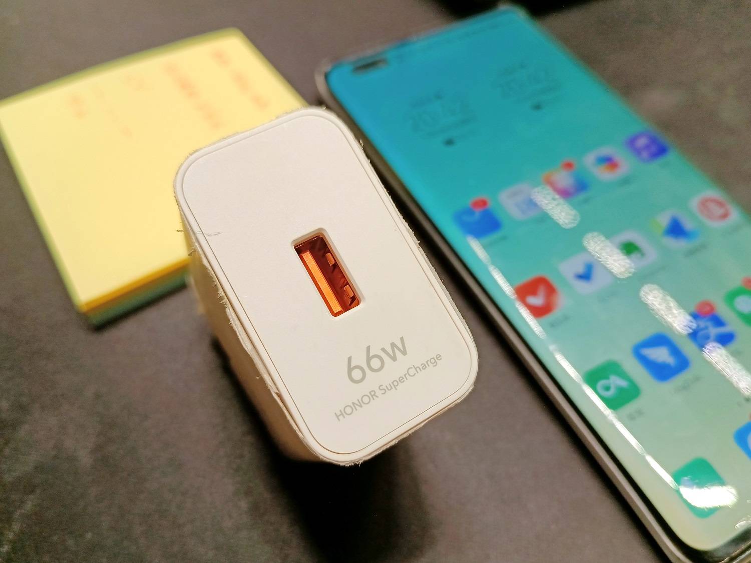 荣耀v40最详细评测,荣耀v20半年后表现如何