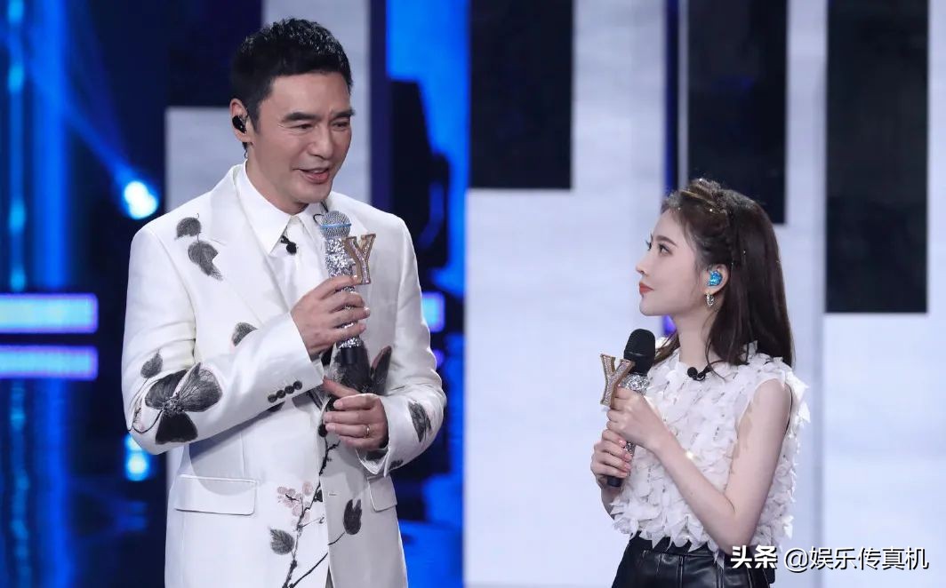 原以为《我们的歌》在溜粉，没想画的草稿一个个都实现了