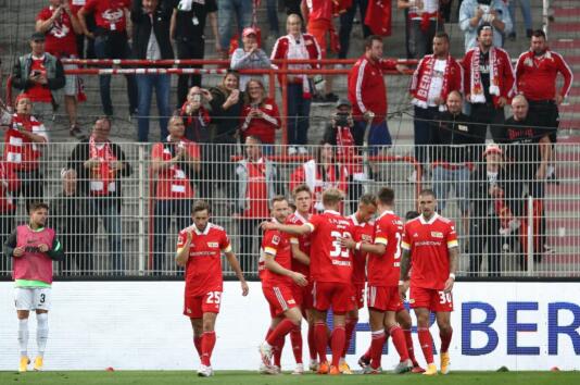 德甲今日综述:6场狂进24球哈兰德双响伊比舍维奇反绝杀