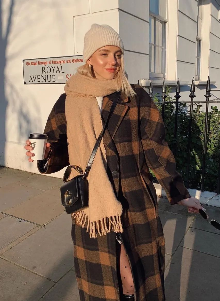 墨绿色格纹大衣怎样搭配好看,短款格纹毛呢大衣的搭配方法