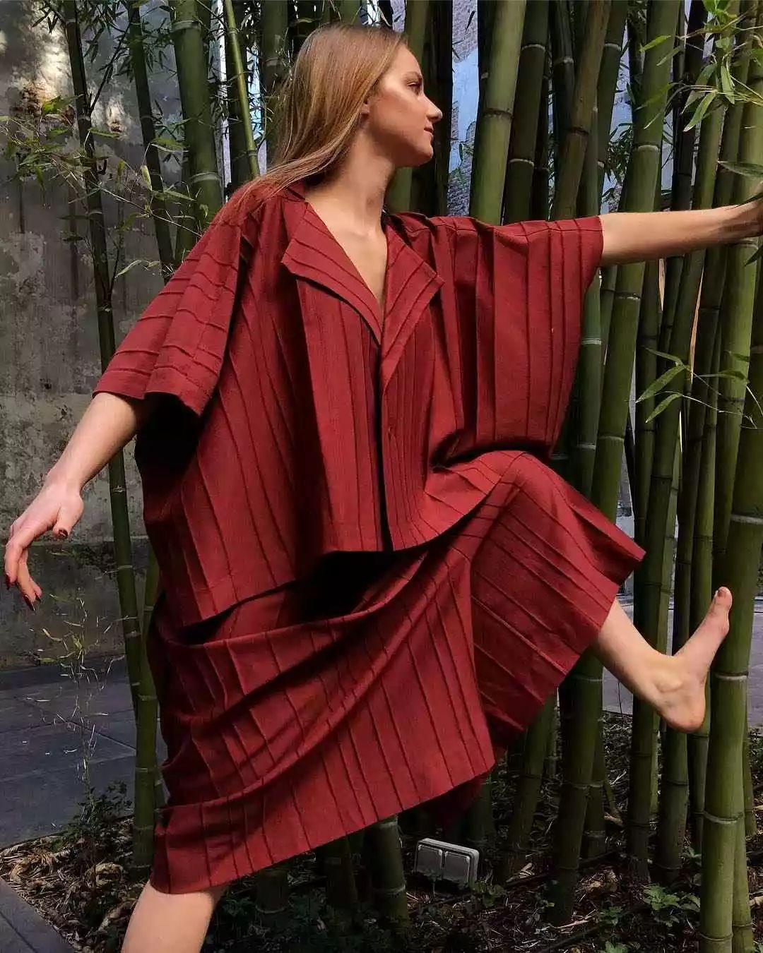 风靡文艺界的“棉麻服”会穿吗？学会提亮色彩搭配，回归布衣精神