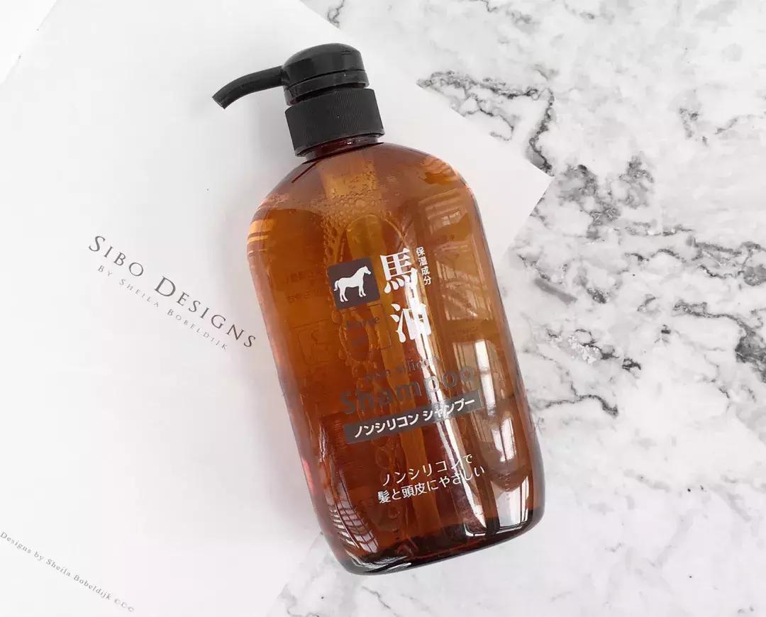 年纪轻轻就脱发怎么办,年纪轻轻的女生脱发