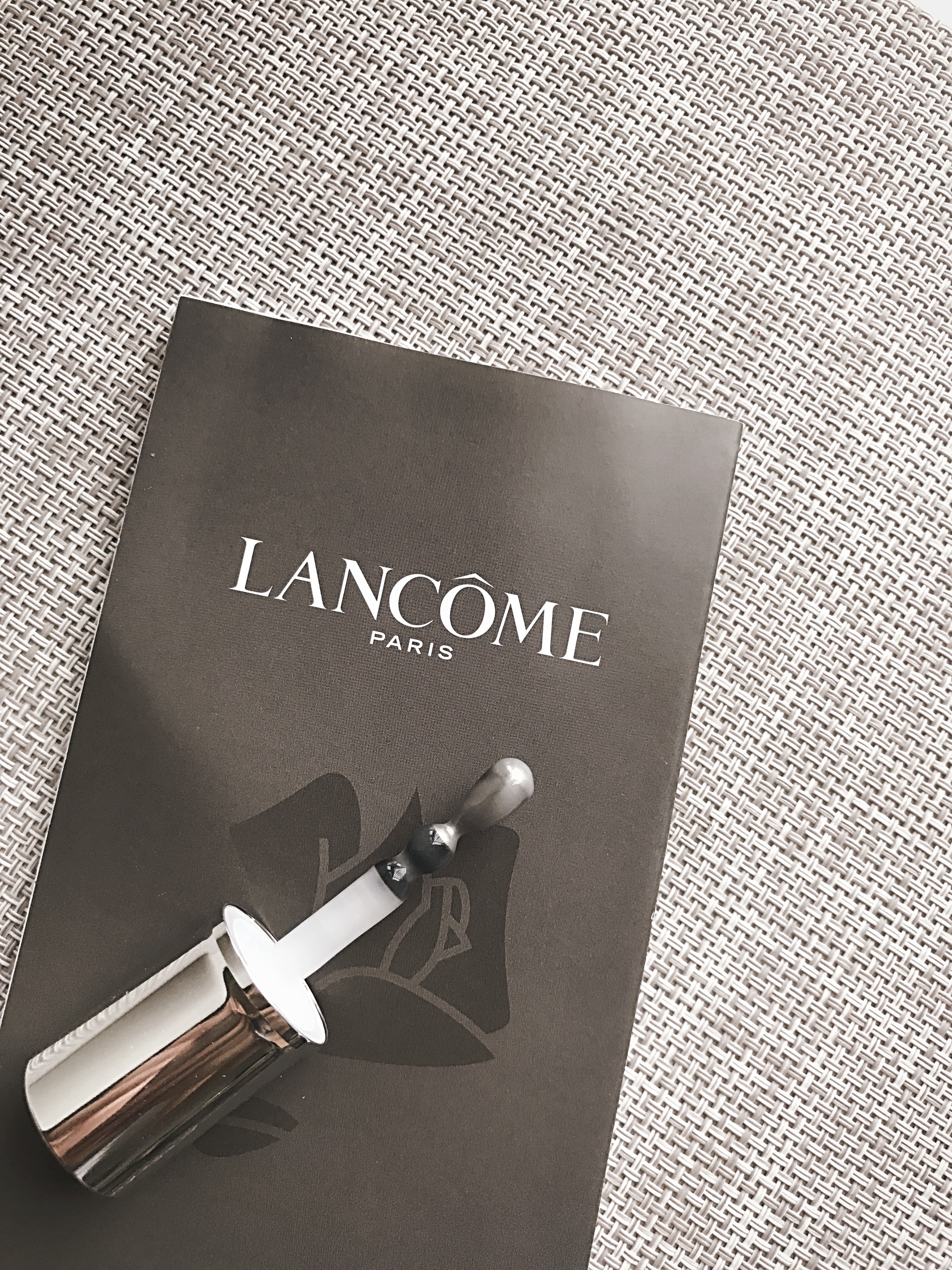 兰蔻大眼精华真假对比,兰蔻小黑瓶大眼精华