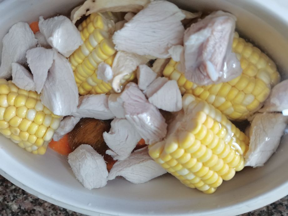 清蒸多宝鱼的正确方法,清蒸多宝鱼先放酱油还是先淋热油