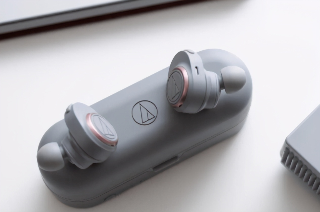 无线蓝牙耳机和头戴式耳机哪个好,挂脖蓝牙耳机和无线耳机哪个好用