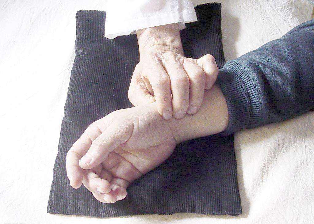 睾丸炎精索静脉曲张治疗,男34睾丸静脉曲张要手术吗