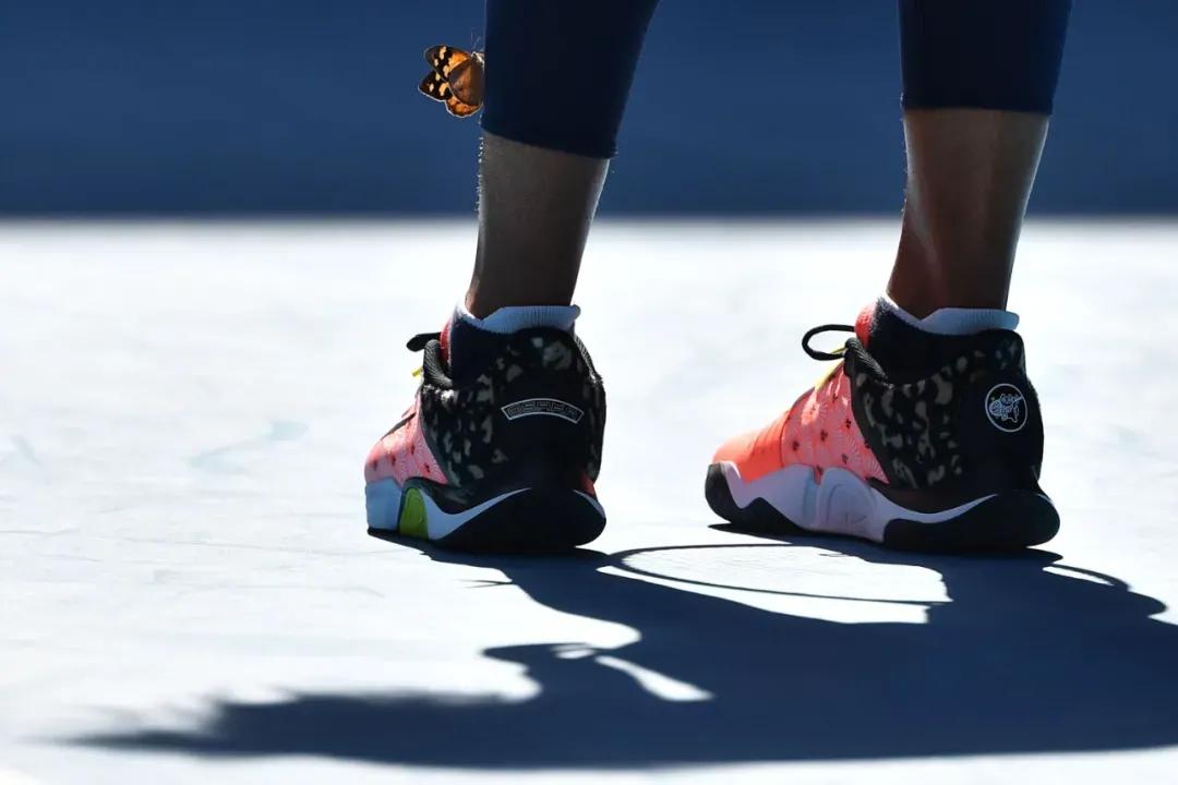 本该严肃的场合经常忍不住笑,本来是严肃的事情结果变成了笑料