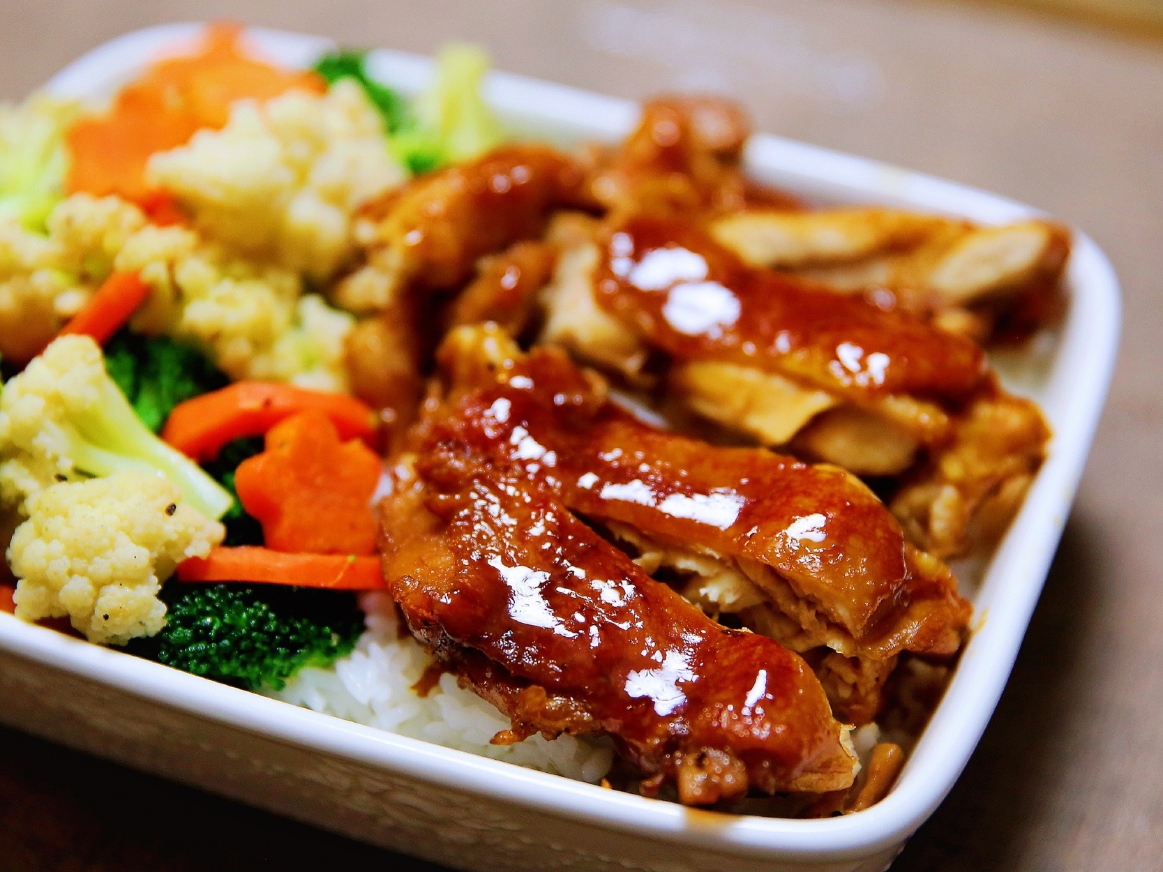 真假蜂蜜牌子,买蜂蜜有蜂巢是真蜂蜜