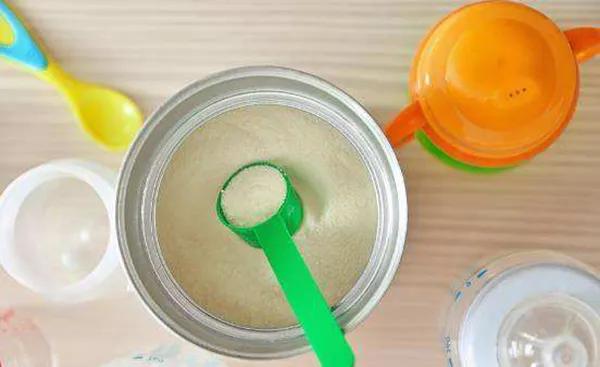 冲奶粉有什么方法可以不起泡,宝妈冲奶粉水温的烦恼