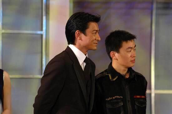 创大拇指和“老二”学说，屹立40年不倒，资助过很多明星，是谁