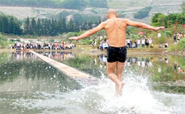 世上唯一还在练轻功的“武僧”释理亮,目前已经练到最后一重