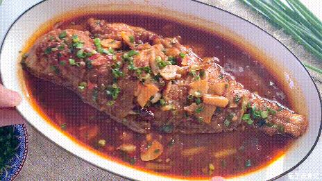 怎么样红烧鱼比较不腥又好吃,红烧鱼如何做到入味不破皮