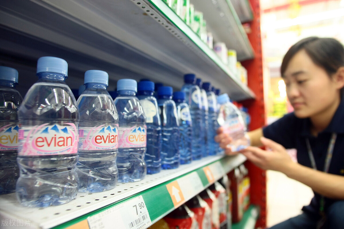 一瓶矿泉水13元钱,一瓶矿泉水卖1000元