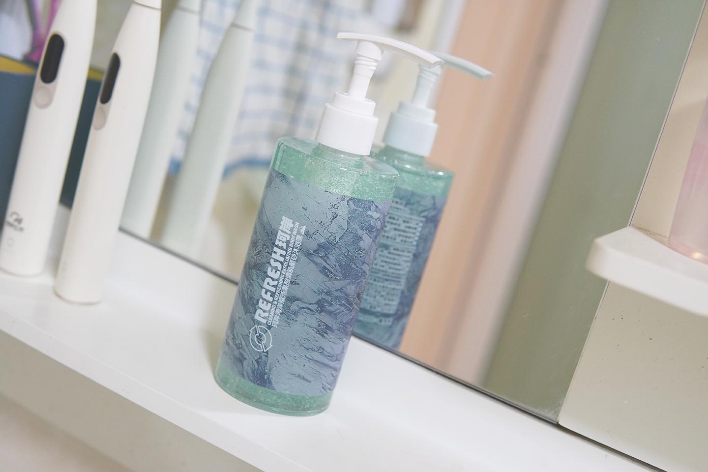 易冲洗不滑腻的磨砂沐浴露,保湿滋润不假滑的沐浴露