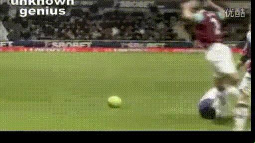 球王假装老人踢足球,内马尔假摔和c罗假摔哪个多