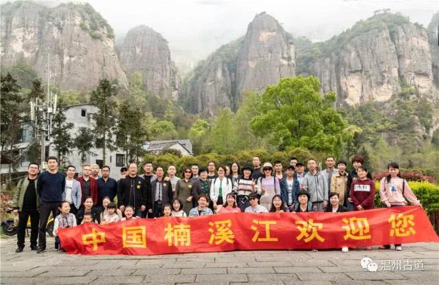 悬崖栈道景区游览图,旅游绝壁栈道探险