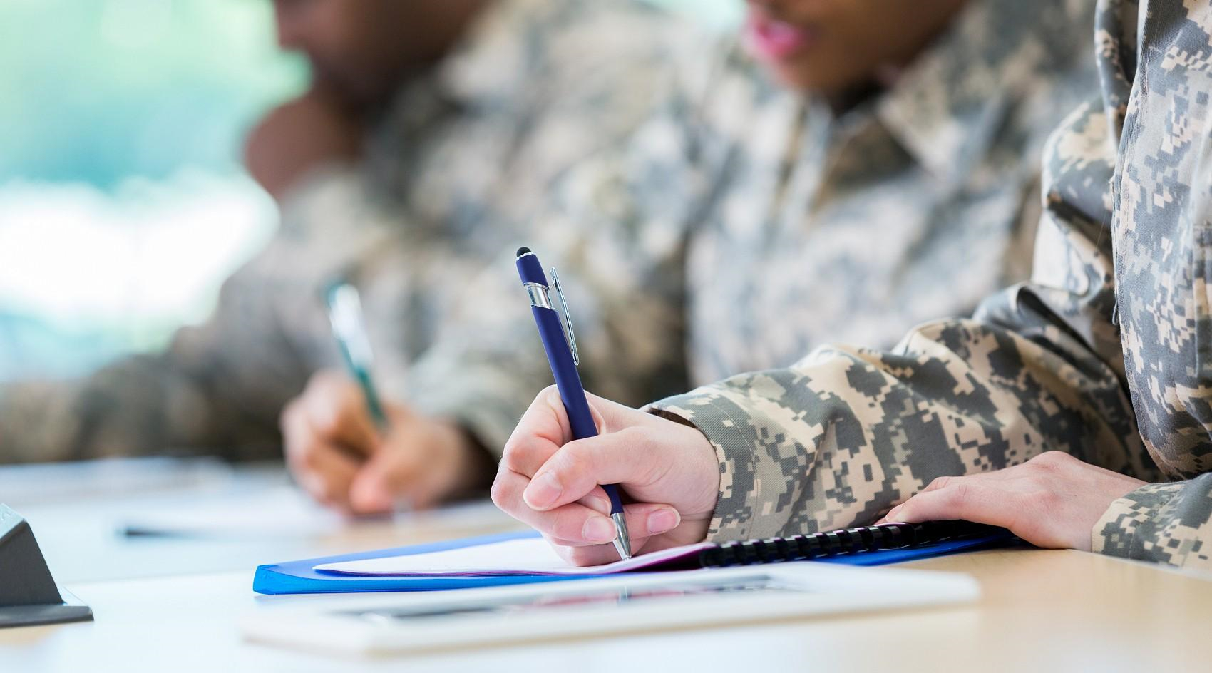 军队文职报名了一般多少人不去考,军队文职为什么报名的人很少