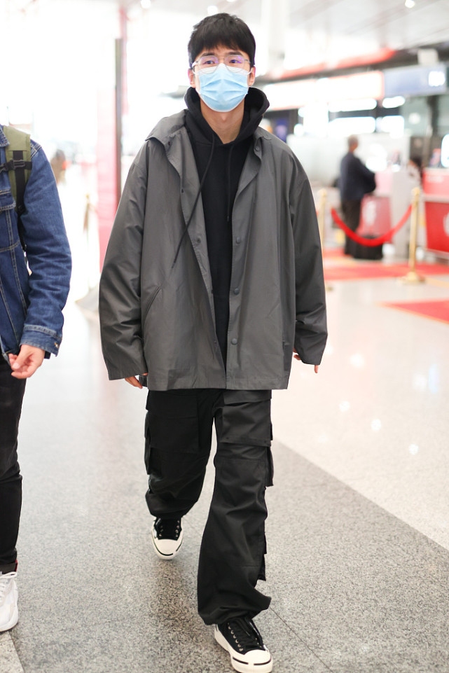 刘昊然身材修长,刘昊然净身高有185吗