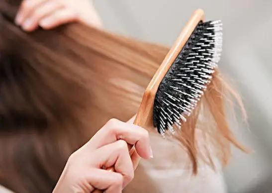 染发后怎么洗头不伤头皮,酮康唑洗头染发掉色