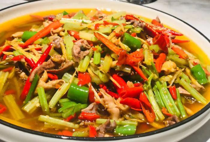 因为“吃内脏”的过场多，四川人直接分成了3个派别