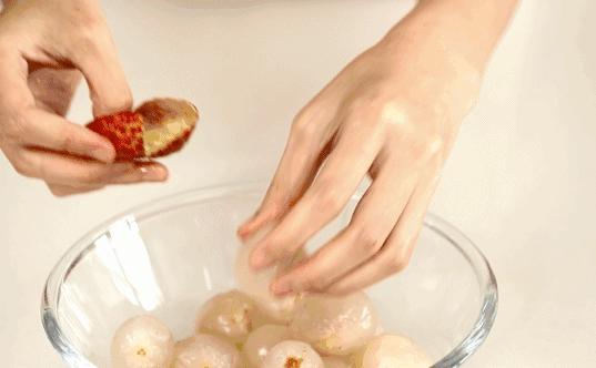 荔枝控们有多疯狂？为了阻止荔枝“自杀”费尽心机（菲李漫画）