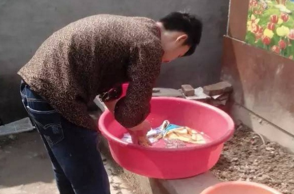 买回来的尿布怎么清洗,如何清洗新生儿尿布上的大便