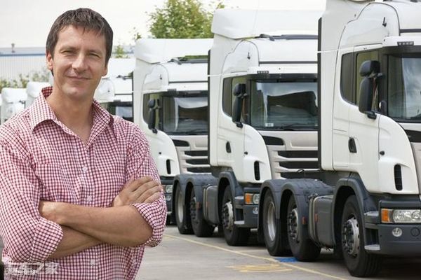 解放j6国六版6米8就能跑80迈,解放j6v6.8米高栏最新款