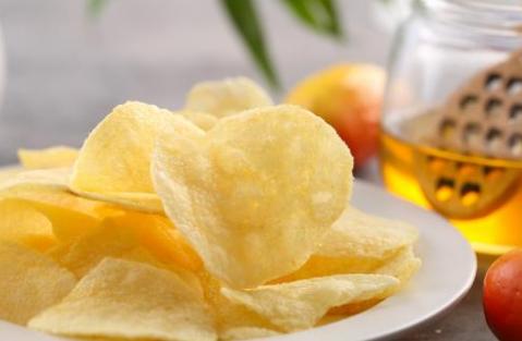 2岁宝宝呕吐但不发烧是怎么回事,2岁宝宝呕吐完不吃东西