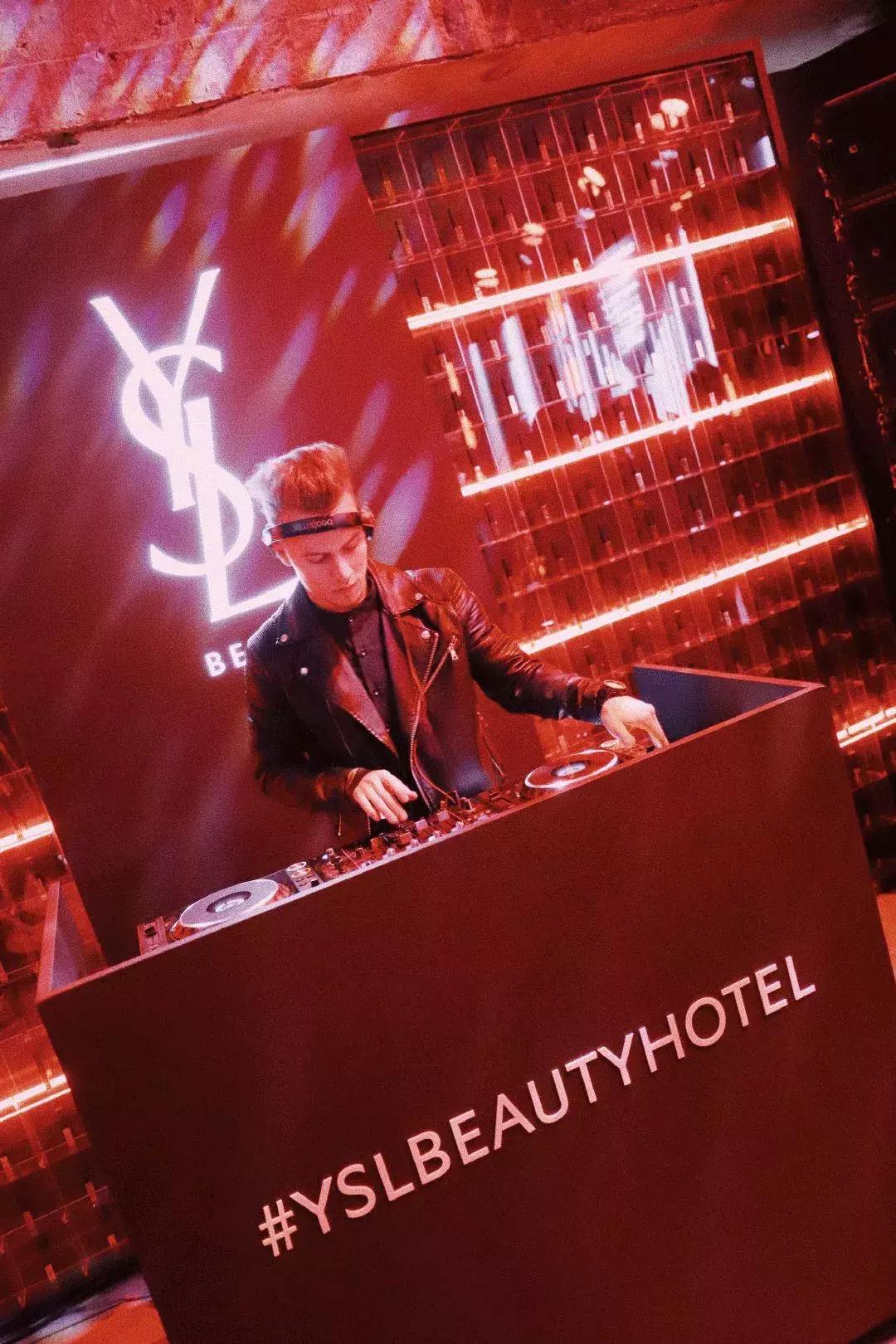 这家被传出浴室照的酒店，怎么还这么火？