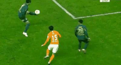 绿城点球,卓尔打绿城4个越位