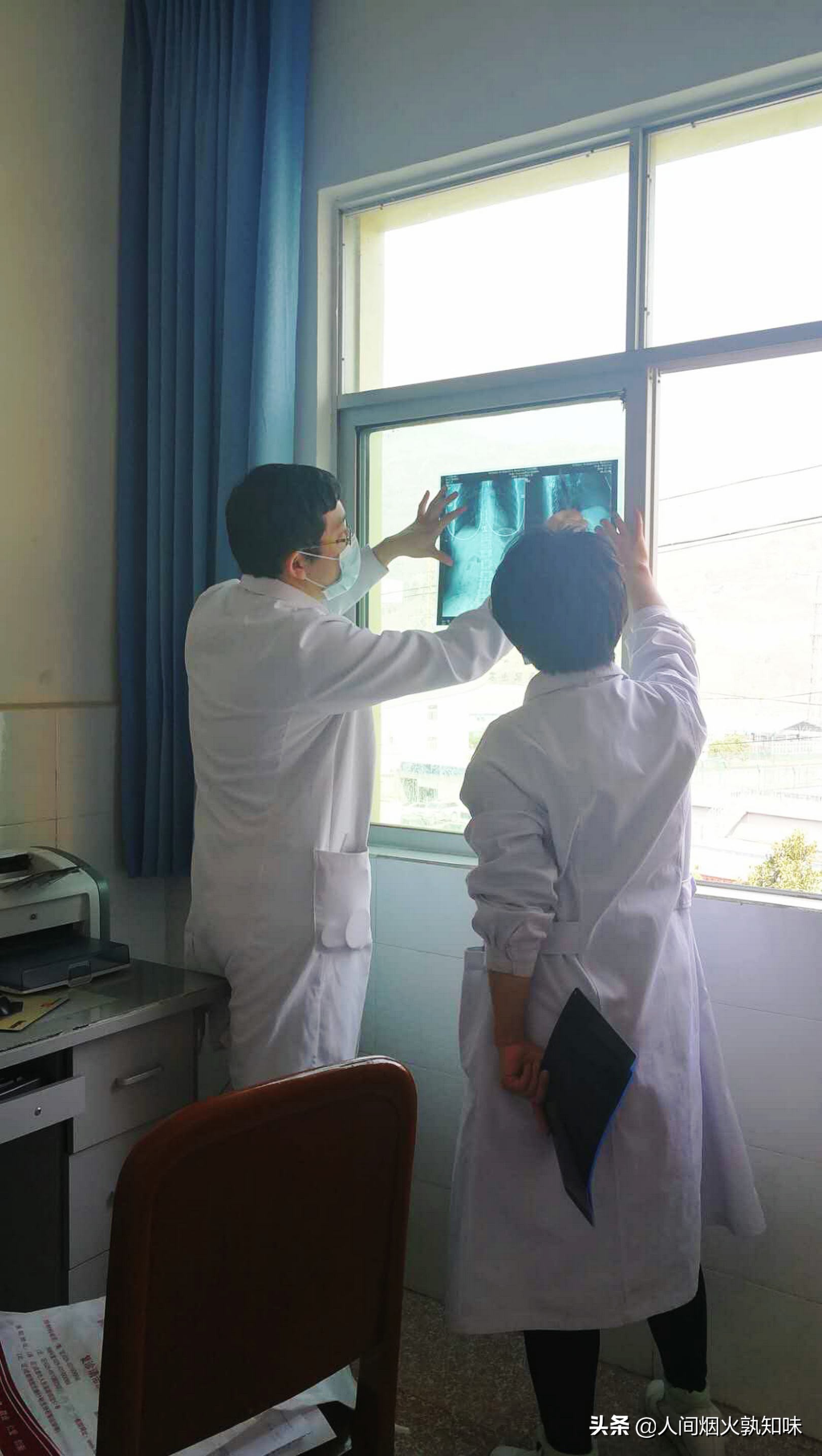 医生妙手回春为许多人解除了病痛,医生为广大人民义诊消除病痛