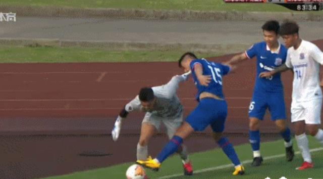 每日足球申花门将,曾诚神扑门将