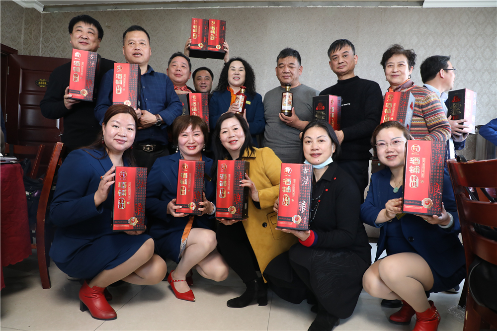 栽下梧桐树引进金凤凰,栽棵梧桐树引来金凤凰