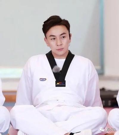 释小龙与何洁的风花雪月