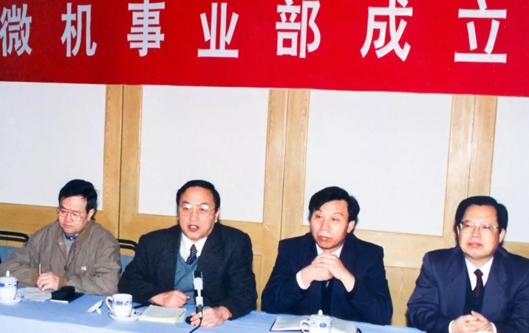 联想当年两位少帅，柳传志为何选择杨元庆接班，而让郭为另起炉灶