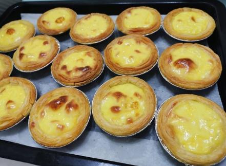 自制葡式蛋挞嫩滑酥脆香甜可口,港式蛋挞可以用葡式蛋挞水