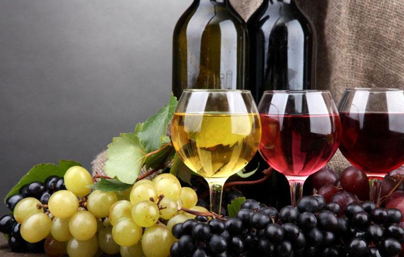 红酒的好处与功效一次喝多少好,一个人每天能喝多少酒