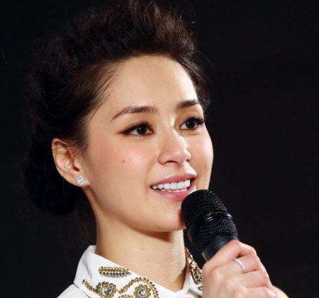 夏天拒绝变成猪刚鬣！防油光，到底是散粉好用还是喷雾？