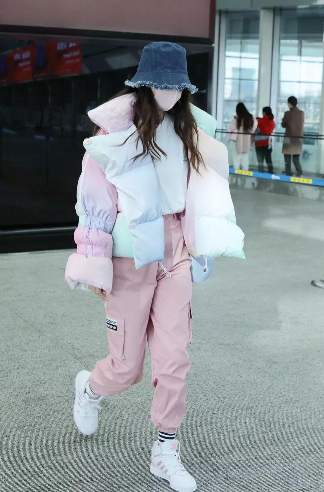 杨颖穿过的羽绒服品牌,杨颖穿的羽绒服