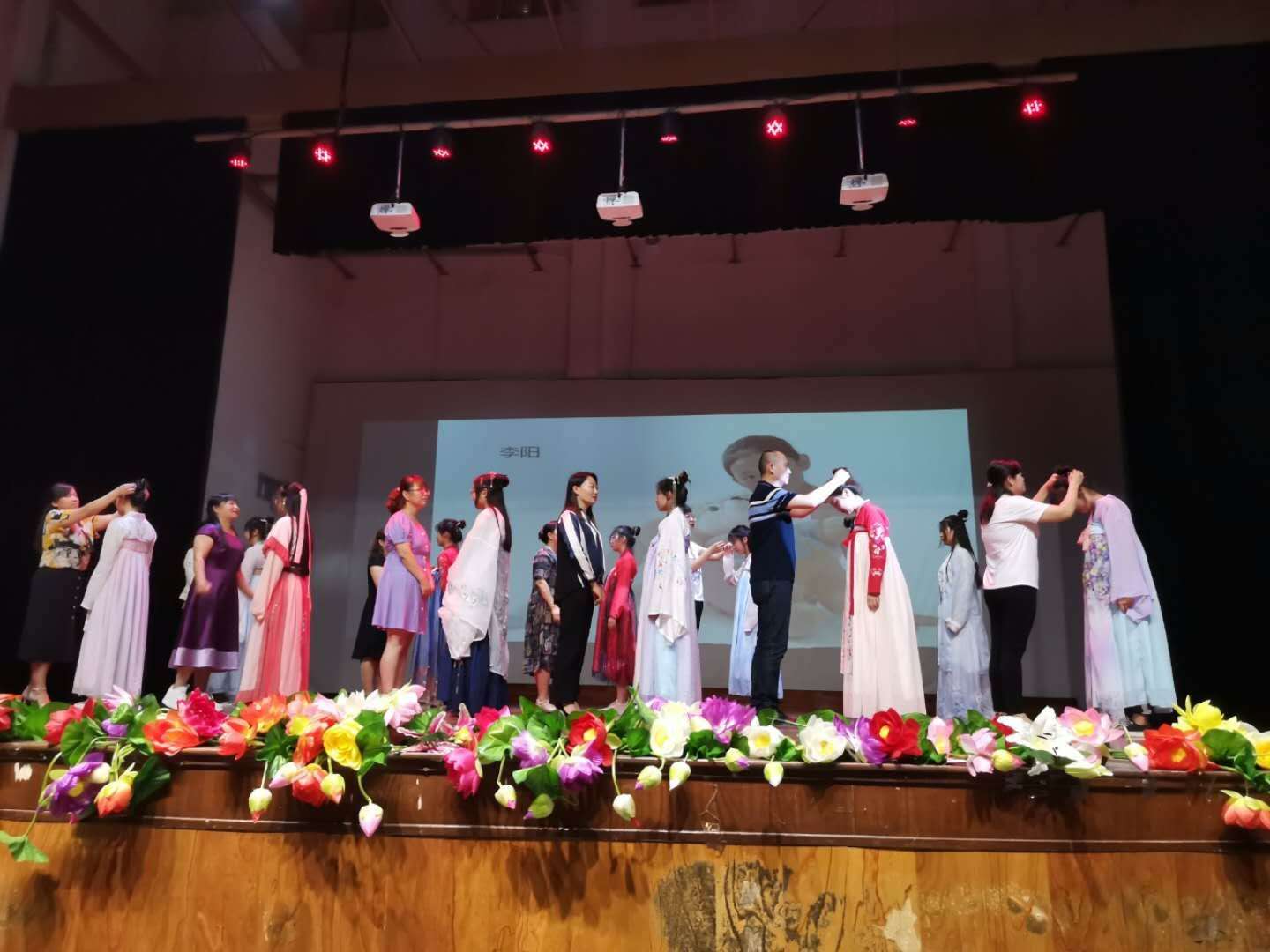 济南世纪英华实验学校2019,世纪英华实验学校毕业典礼