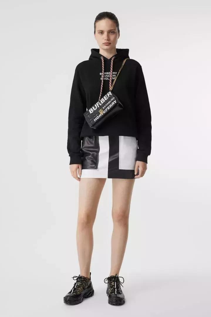 温度低穿的衣服,冬天穿宽松的卫衣怎么搭配