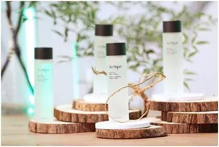 李现不光“骗”女孩感情还“骗”光她们的钱？现男友同款买起来