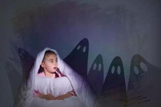 孩子分房睡怕黑怎么办,孩子胆小怎么分房睡
