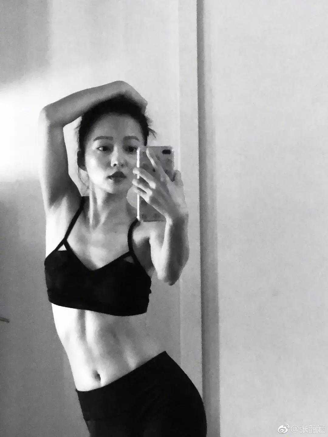 “过气”十年，凭什么她发个问号也能上热搜？