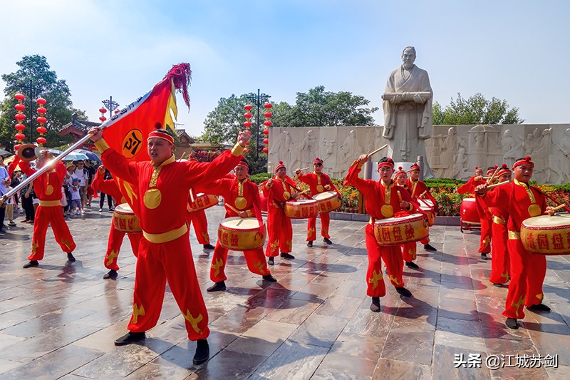古城威风锣鼓表演视频,开封锣鼓