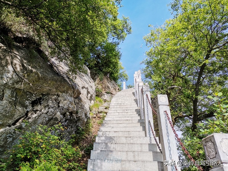 秦岭终南山南五台景区云雾环绕,秦岭终南山南五台景区游览图