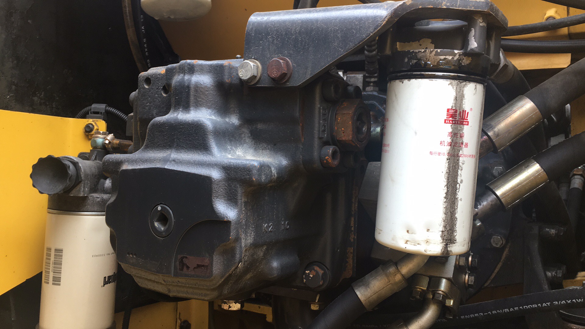 二手挖掘机小松220价格,19年小松220挖掘机多少钱