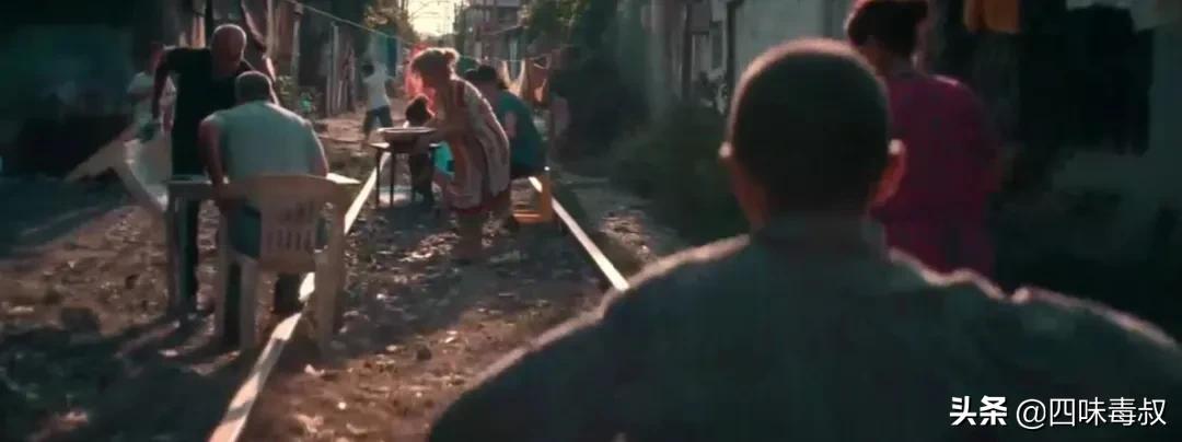 看不懂才低俗，看懂了很高级——《文胸奇缘》